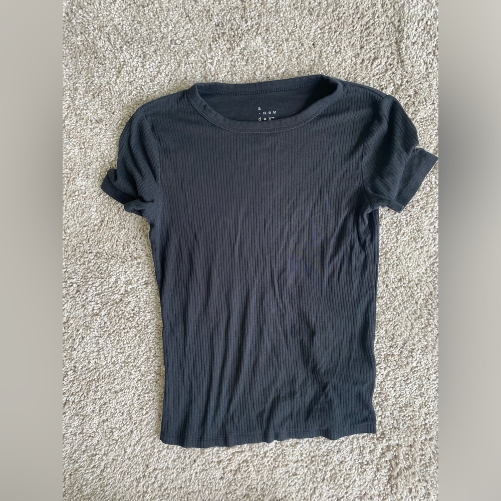 Black ribbed target shirt.